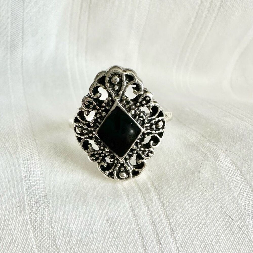 Intricate band cut ring size 5 with black diamond